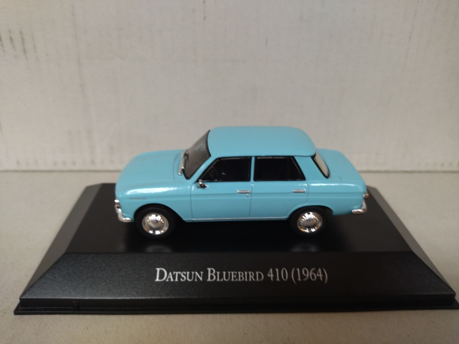 DATSUN 410 1964 BLUEBIRD BLUE MEMORABLES MEXICO 1:43 DeAGOSTINI