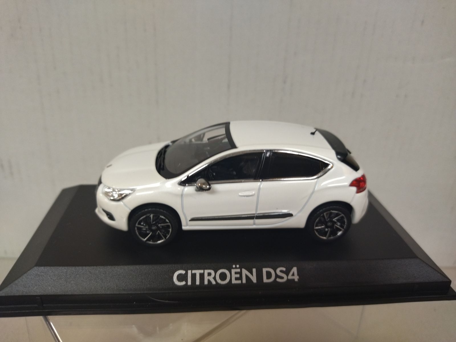 CITROEN DS4 WHITE 1:43 NOREV 155451 - BCN STOCK CARS