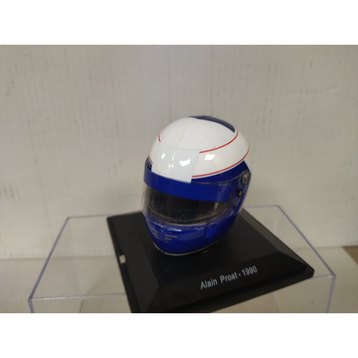 LOT DE 2 Pin's Casque Alain Prost Marlboro 1 dos doré 1 dos noir EUR 4