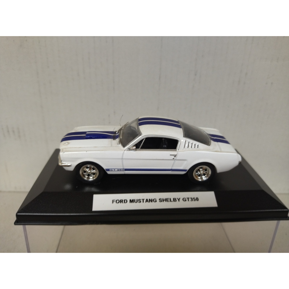 FORD MUSTANG SHELBY 350 1965 Rouge et Blanc IXO CLC136 1:43