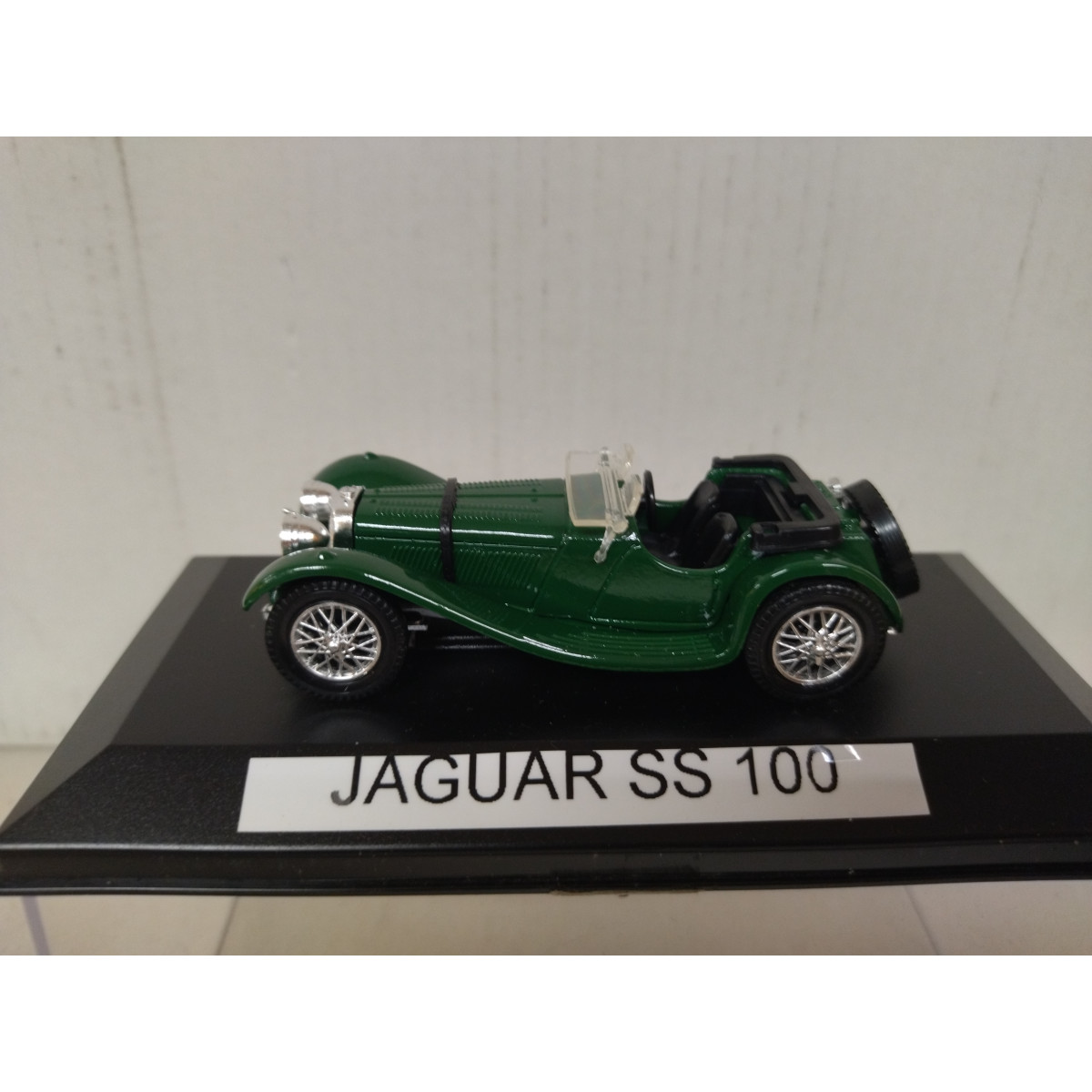 Modèle Réduit Solido 1/43 - Jaguar SS 100 Blanche Et Rouge, Métal, Très Bon état Avec Boîte D'origine