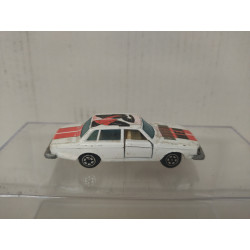 VOLVO 244 DL RUNNING MEN apx 1:64 YATMING VINTAGE NO BOX