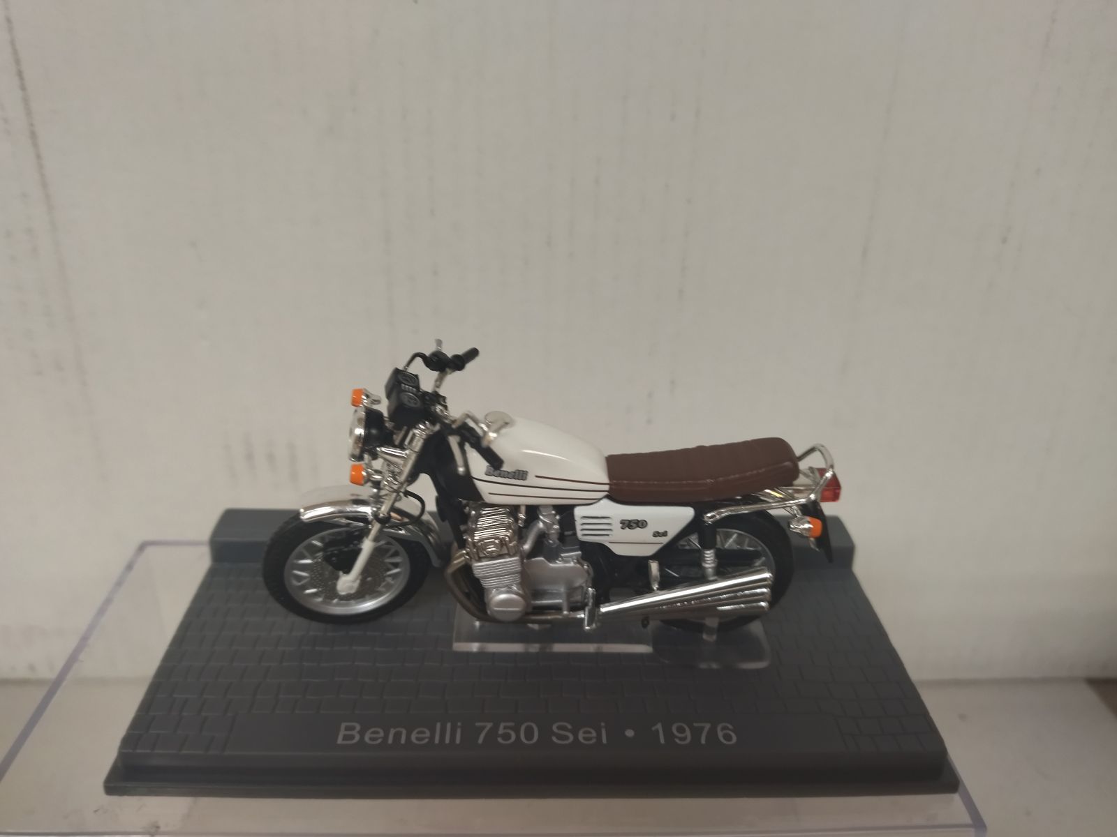 BENELLI 750 SEi 1976 CLASSIC MOTO/BIKE 1:24 ALTAYA IXO - BCN STOCK