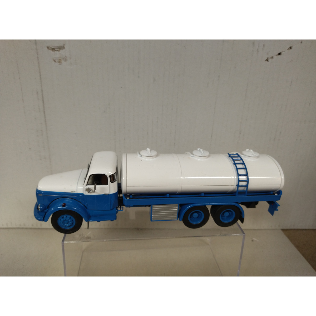 Camion Volvo N88 Citerne Blanche 1967 - IXO Camions D'Autrefois 1/43