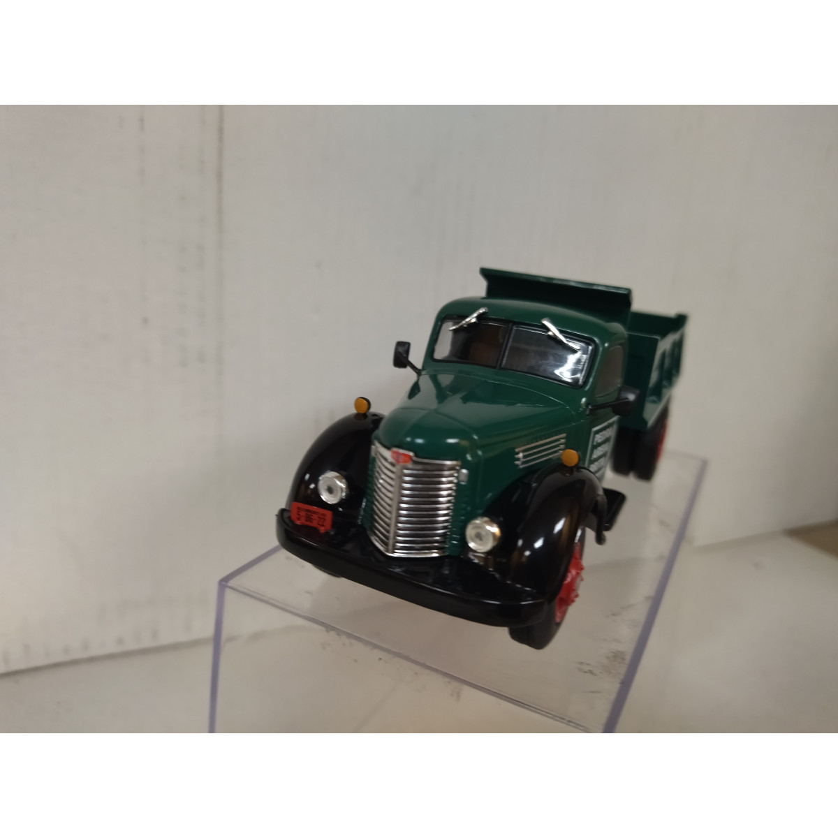 IXO MODEL TR130 INTERNATIONAL HARVESTER DCOF-405 1959 RED/WHITE 1:43
