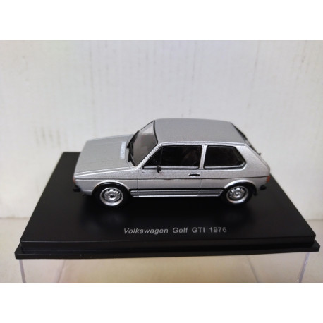 VOLKSWAGEN GOLF 1976 GTi SILVER 1:43 SALVAT IXO