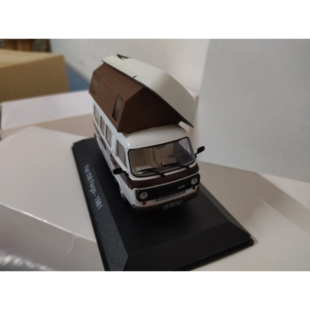 CAMPING CAR FIAT 238 FARGO 1981 HACHETTE 1:43 de reference G110M030