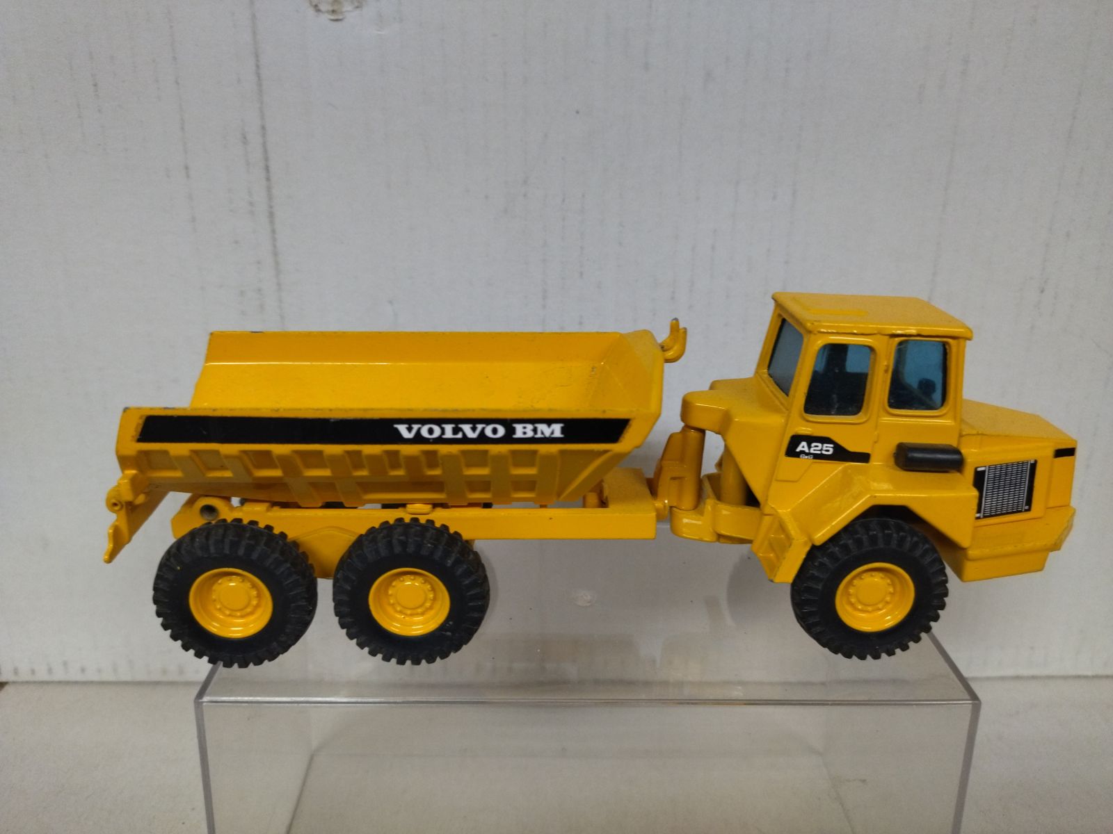 VOLVO A25D ミニカー 1/50 スケール VOLVO A25D ミニカー 1/50