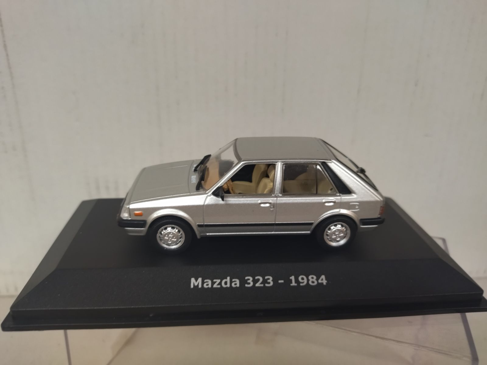 MAZDA 323 1984 1:43 ATLAS IXO - BCN STOCK CARS