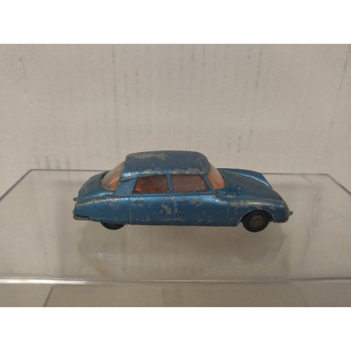 Majorette Chrysler 180 avec hors bord