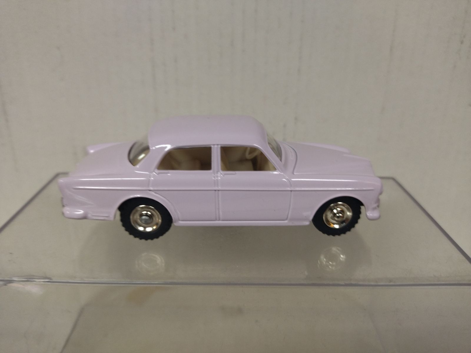 volvo-122s-dinky-toys-184-