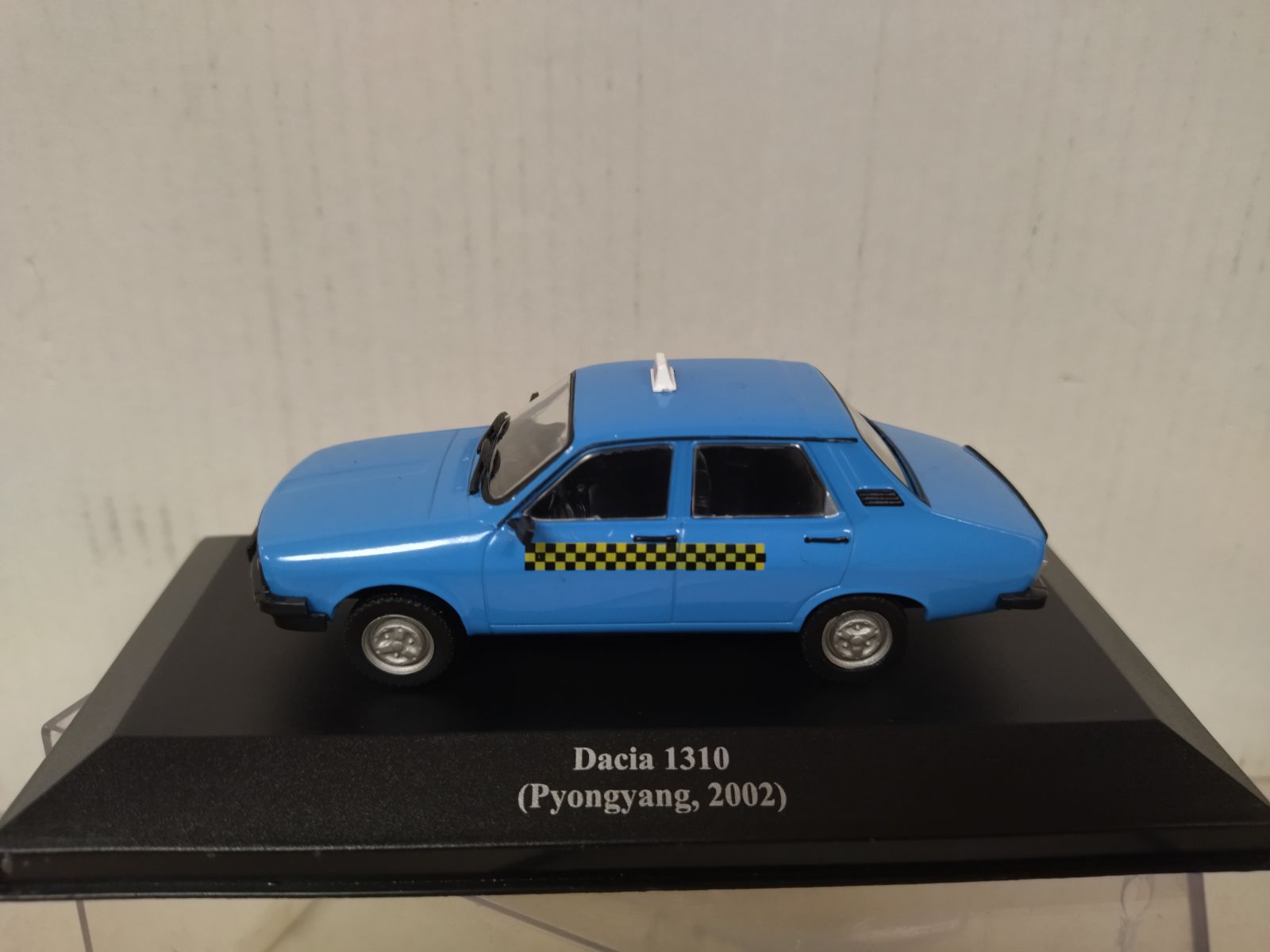 Miniature Taxi Dacia 1310 Pyongyang 2002 Altaya 1:43 + Brochure - Boîte Jamais Ouverte