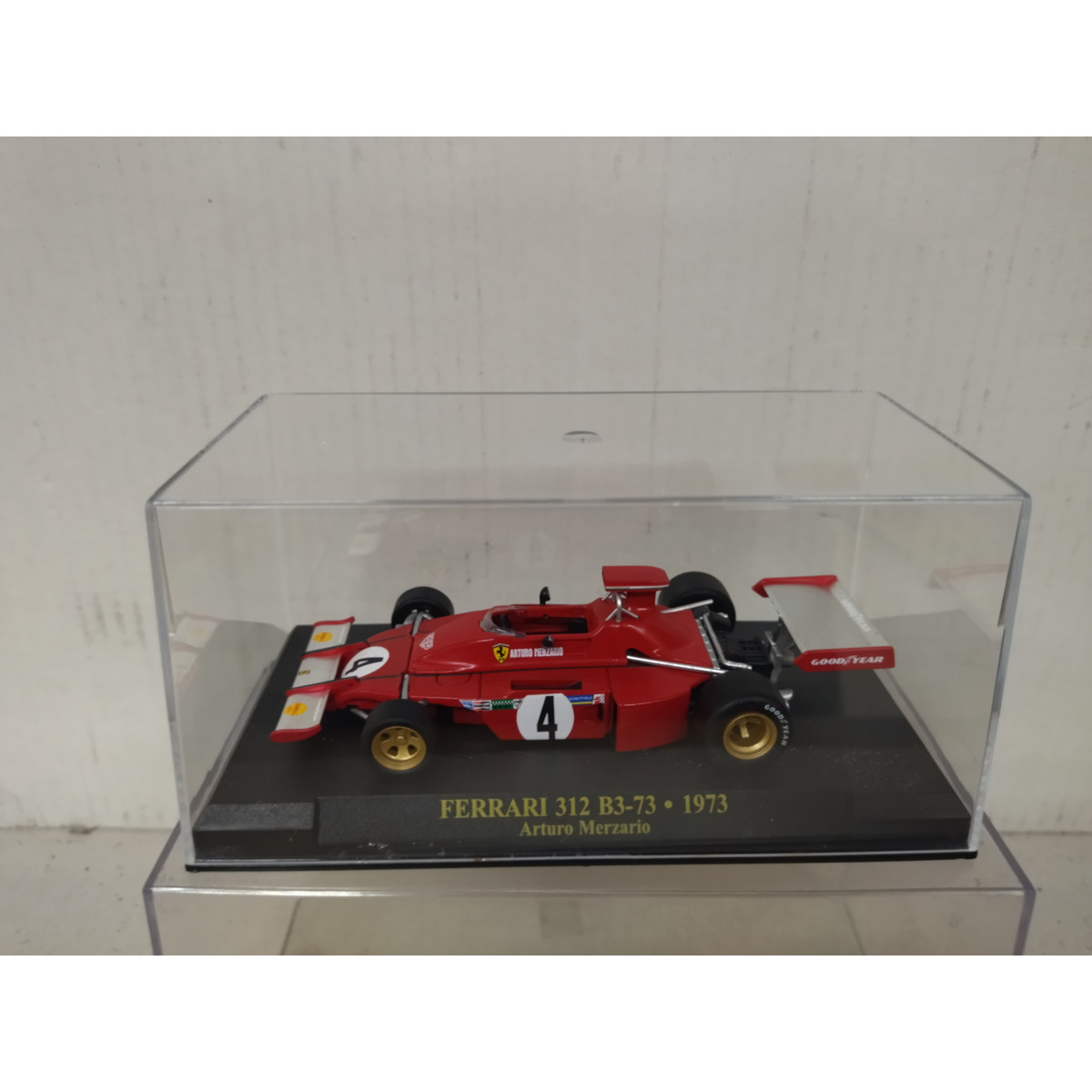 Casco De F1 Escala 1/5 Arturo Merzario 1973 Ferrari, Coleccionable Con Base Y Caja, Para Mayores De 14 Años