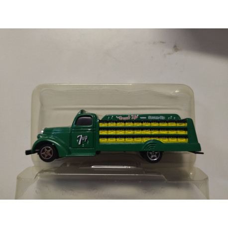 CAMION/TRUCK BOTTLE TRUCK GREEN/YELLOW 7UP 1:87 H0 GOLDEN WHEELS