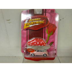 VOLKSWAGEN BEETLE CABRIOLET PINK 1:64 JOHNNY LIGHTNING