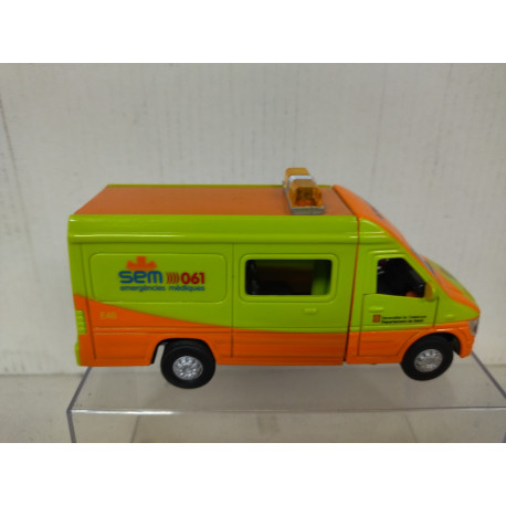 AMBULANCIA SEM 061 CATALUÑA PLAYJOCS apx 1:43 NO BOX