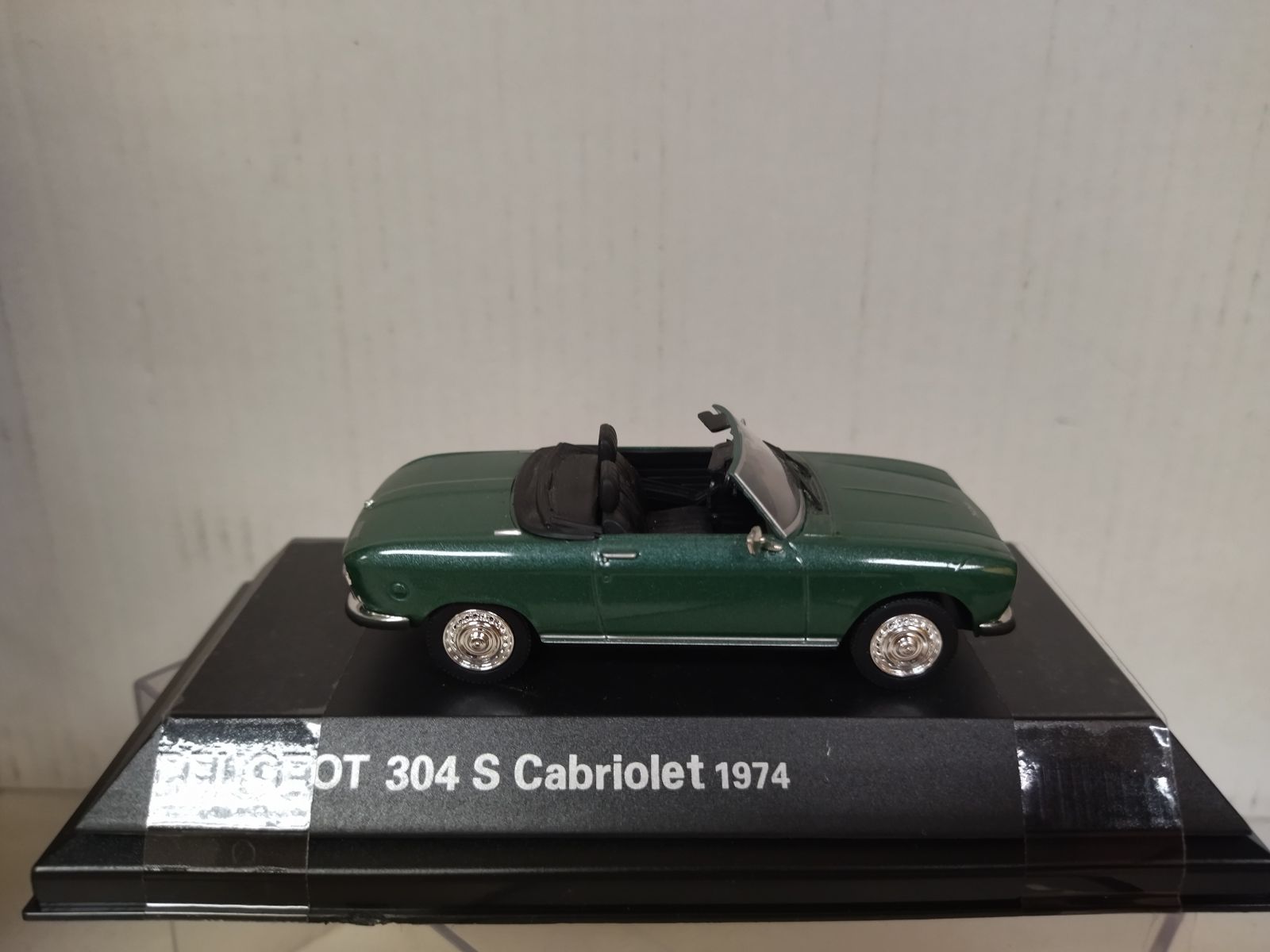 Ancienne Norev 1/43 N°89 Peugeot 304 Couleur Feuille Morte, Boîte Bon état