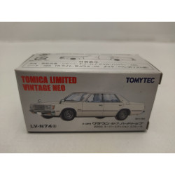 TOYOTA CROWN 4-DOOR HARDTOP WHITE 1:64 TOMICA LIMITED VINTAGE NEO N-74a