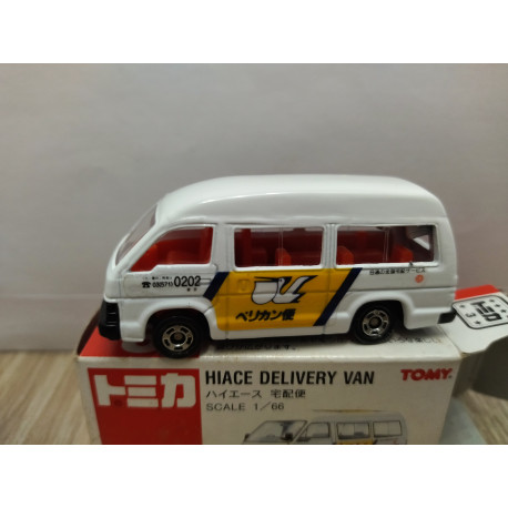 TOYOTA HIACE DELIVERY VAN 1:66/apx 1:64 TOMICA 3 VINTAGE