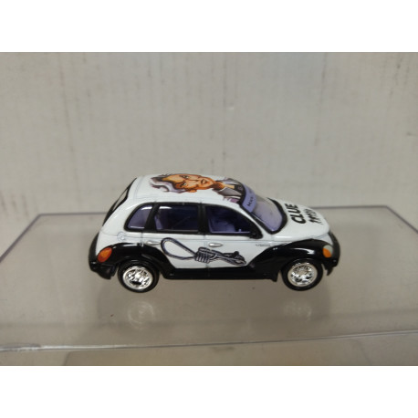 CHRYSLER PT CRUISER CLUE GAME 1:64 JOHNNY LIGHTNING NO BOX