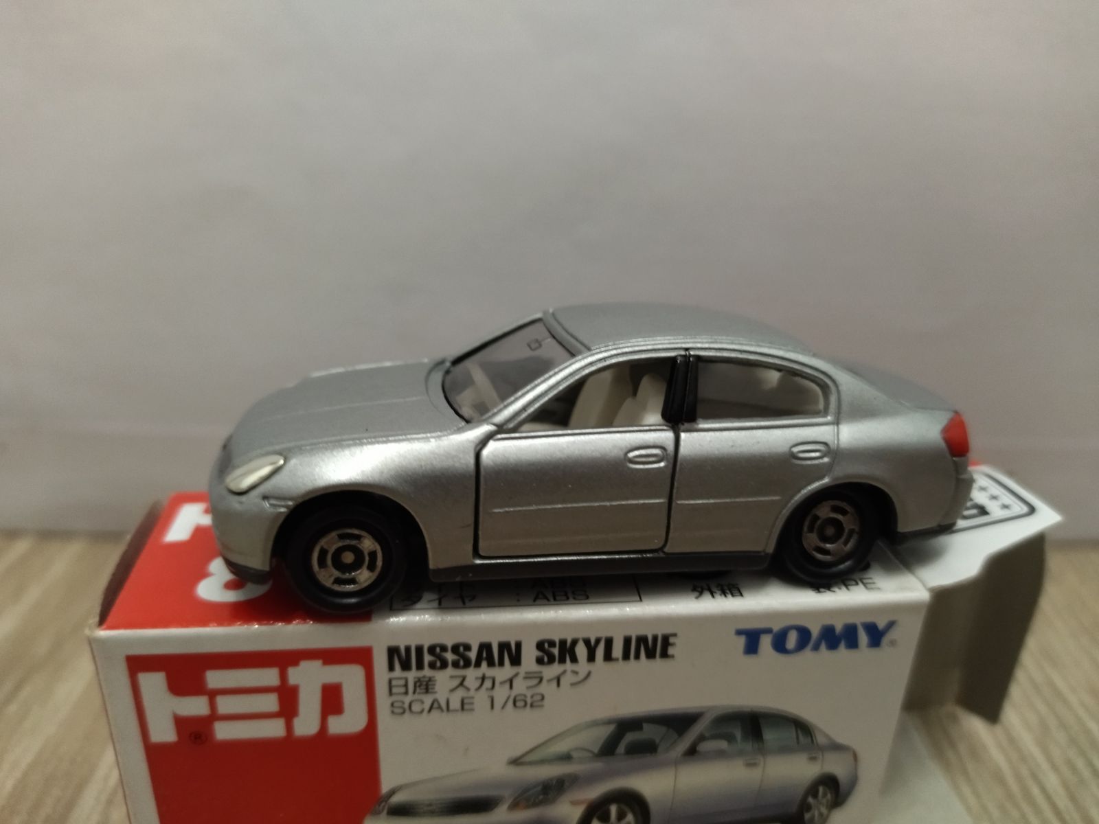 NISSAN SKYLINE V35 SILVER 1:62/apx 1:64 TOMICA 8 - BCN STOCK CARS