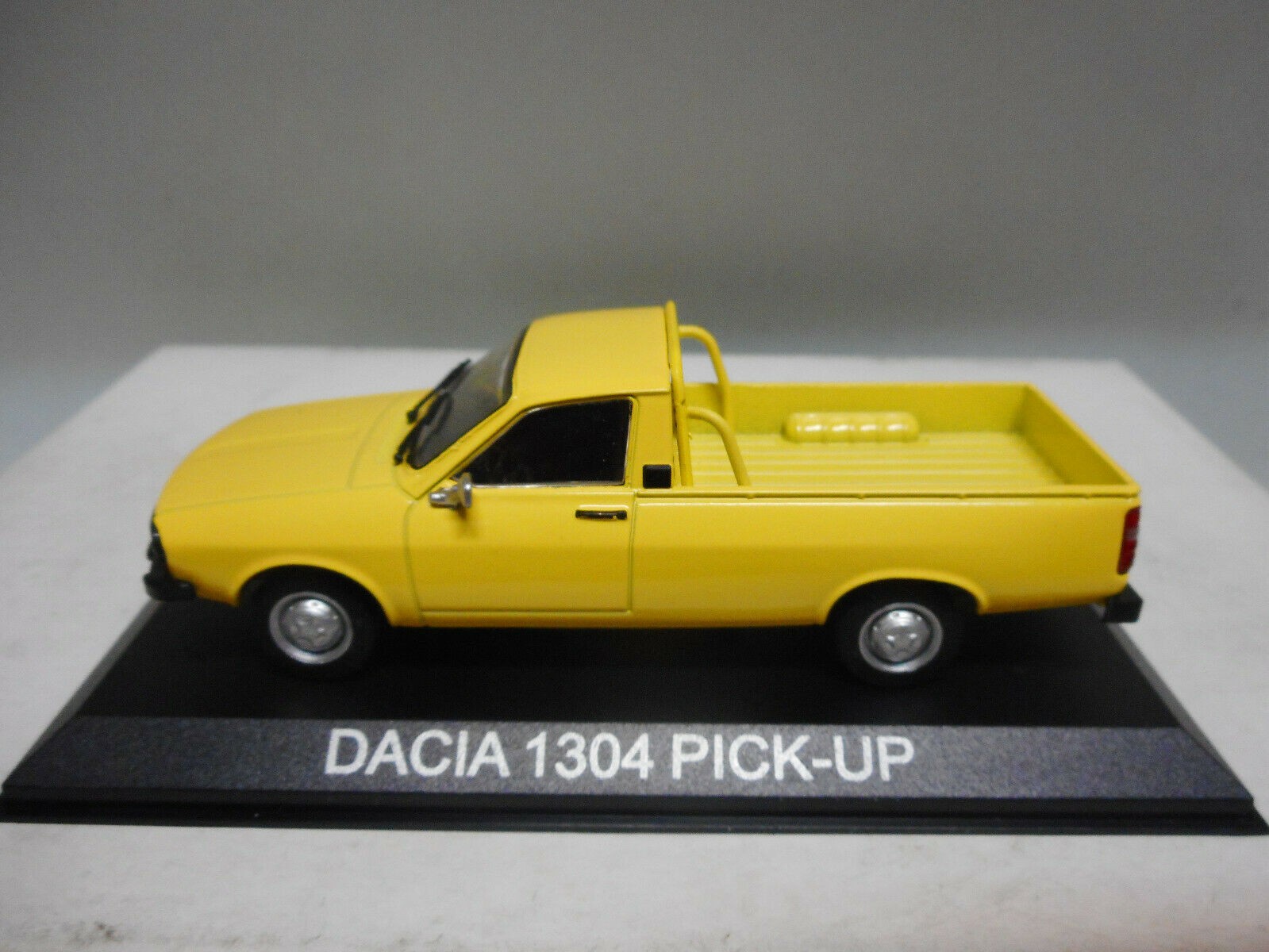 Dacia 1304 Pick up gelb Blister 1:43 Ixo/Altaya Modellauto