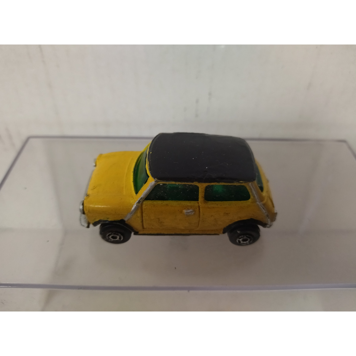 Miniature Guisval – Austin Mini Morris Rouge Avec Ski, état D’occasion