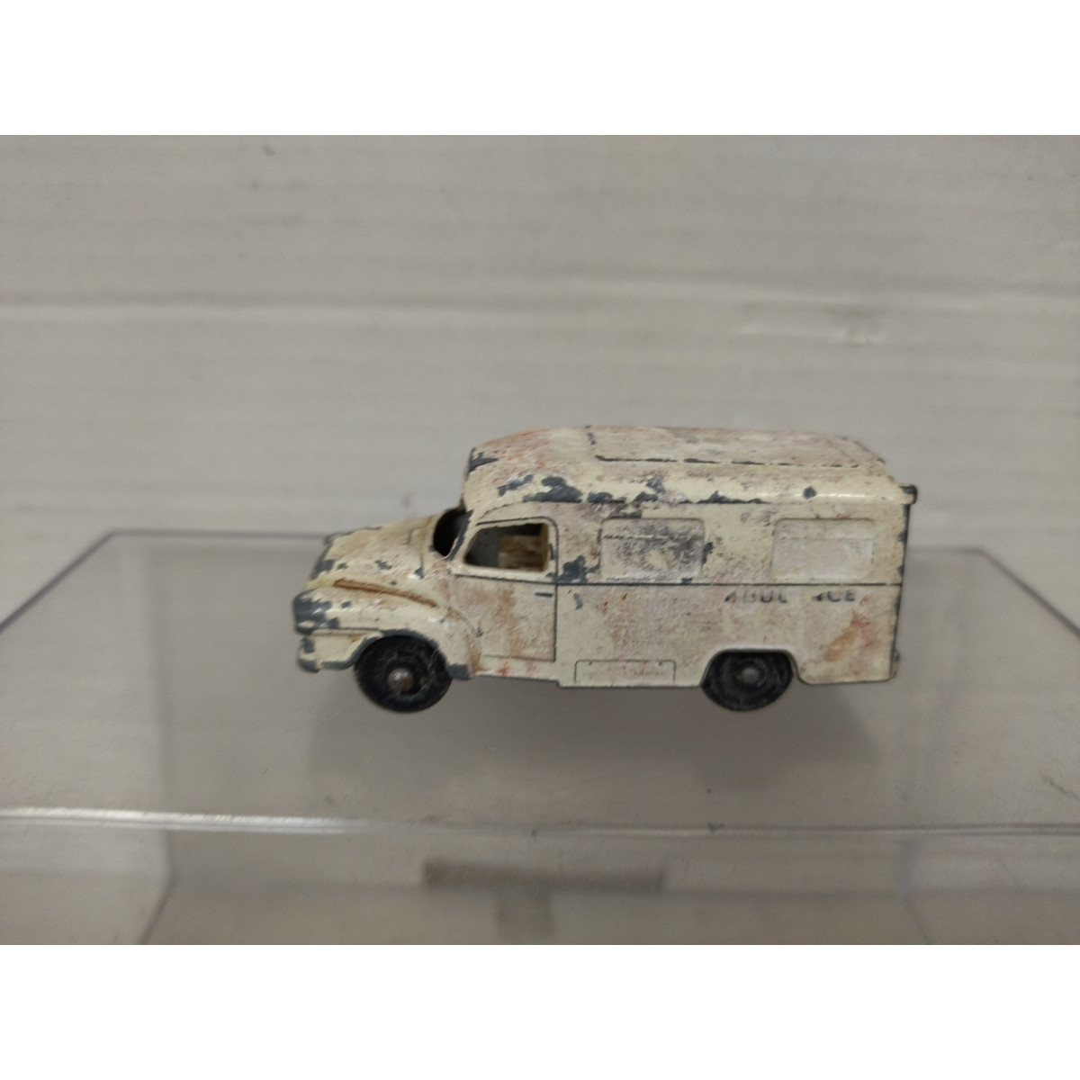BEDFORD LOMAS AMBULANCE LESNEY 14 1:86/apx 1:64 MATCHBOX SCRAPPING