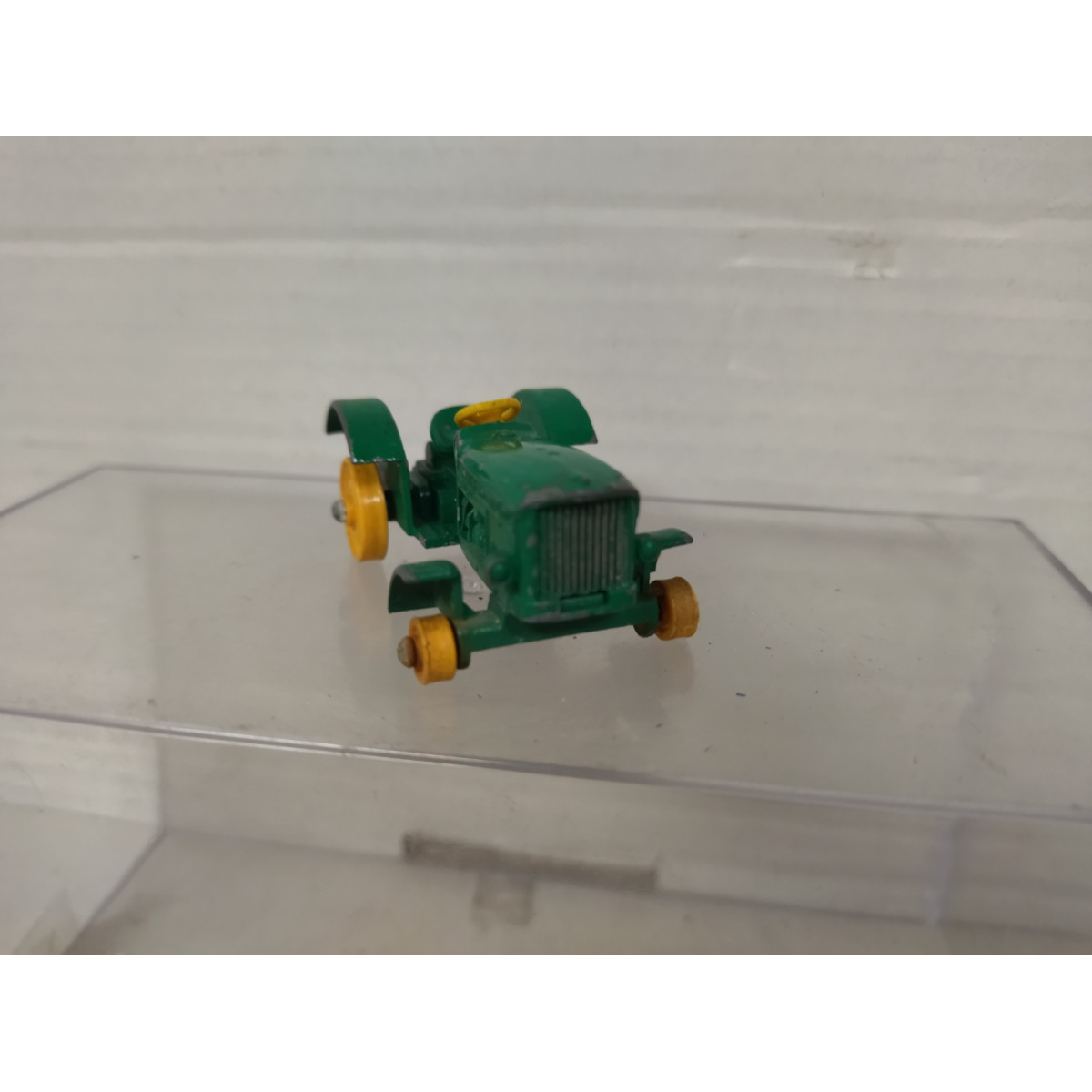 LESNEY MATCHBOX # 51 JOHN DEERE TRAILER solo due set di pneumatici e barili