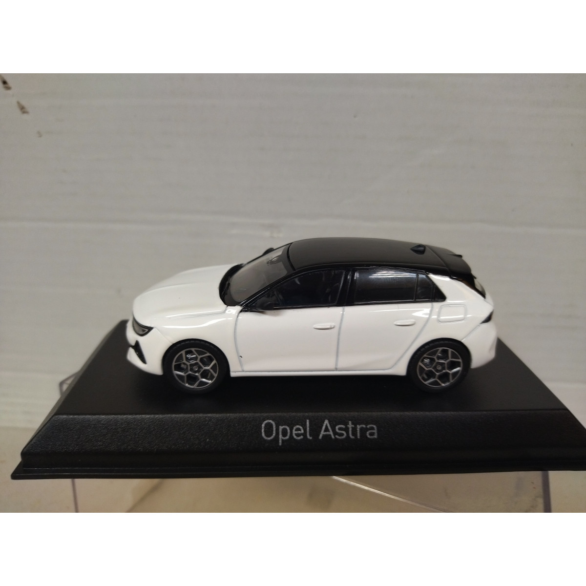 ミニカー　1/43 オペル アストラ 2022(アークティックホワイト) [360063] OPEL ASTRA 2022 Arctic White - 1/43 - Norev | eBay
