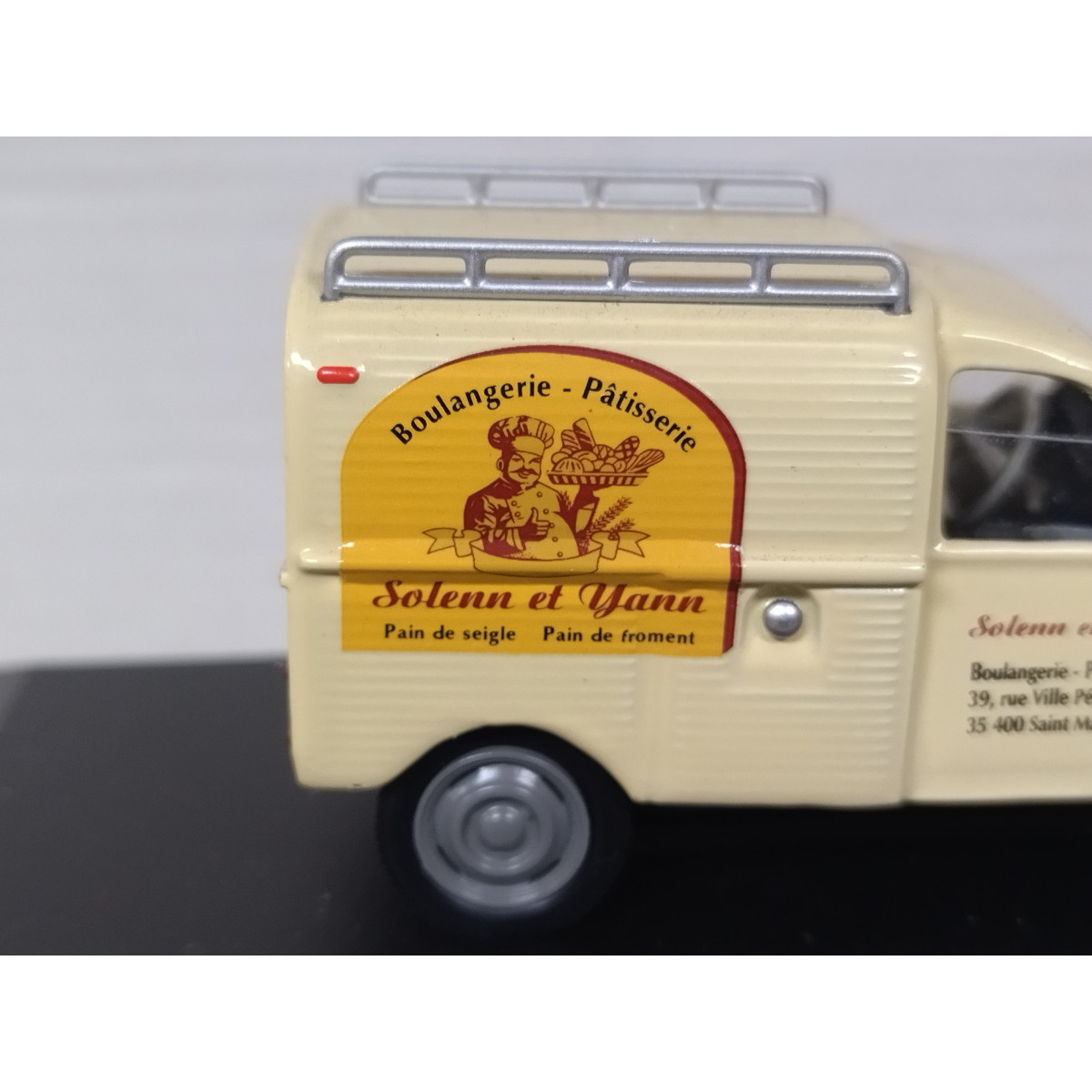 CITROEN 2CV 1949 et 2CV SAHARA 1958 UNIVERSAL HOBBIES 1:87 of refer
