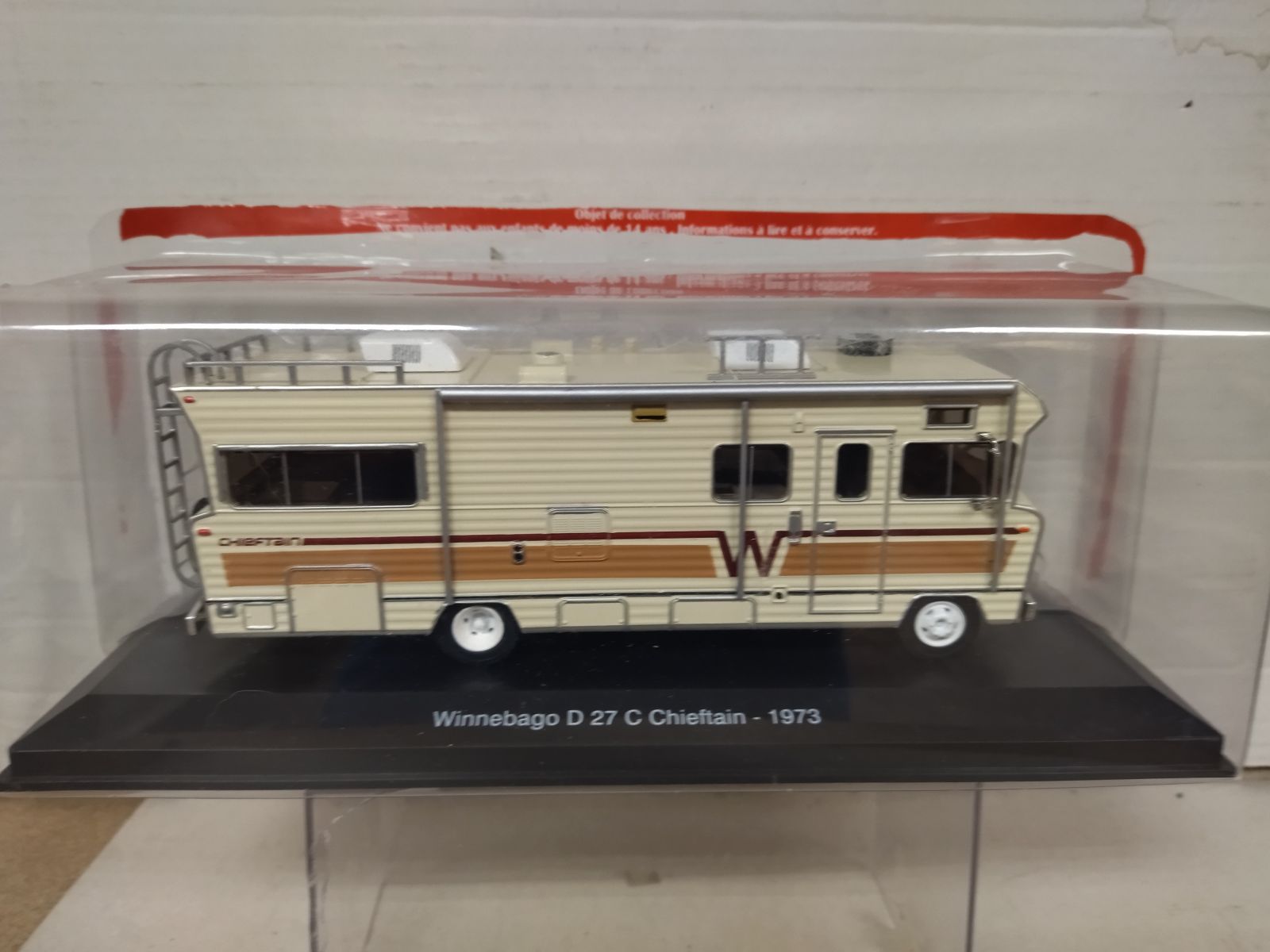 WINNEBAGO D 27 C CHIEFTAIN 1973 CAMPER/AUTOCARAVANA 1:43 IXO