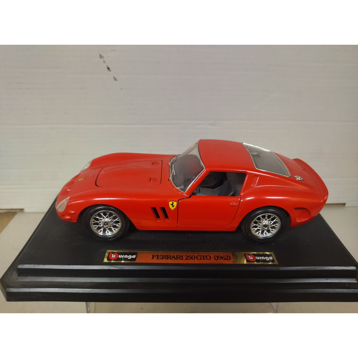FERRARI 250 GTO 1962 RED 1:43 BBURAGO NO BOX - BCN STOCK CARS