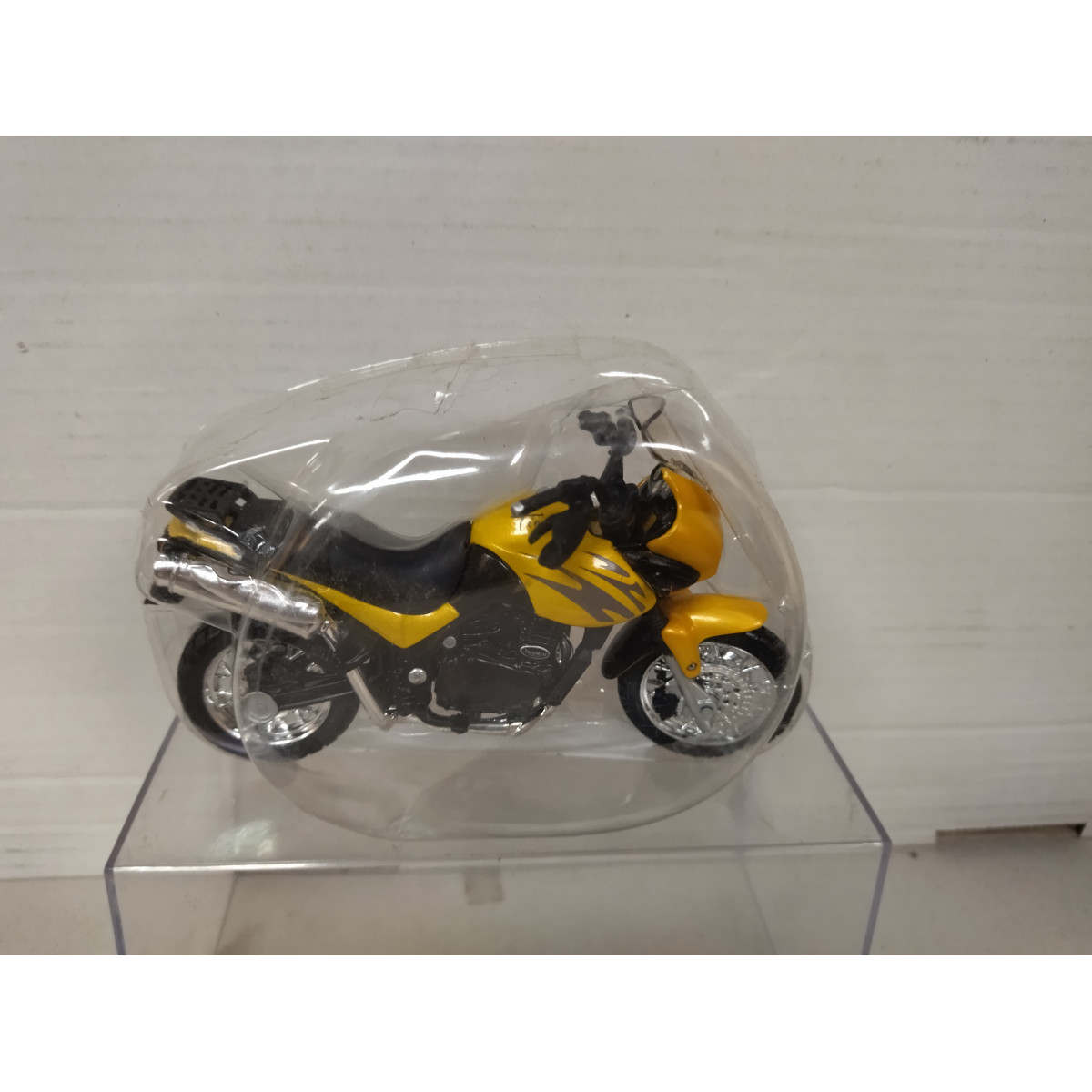 TRIUMPH TIGER 900 MOTO BIKE 1 18 MAISTO BCN STOCK CARS