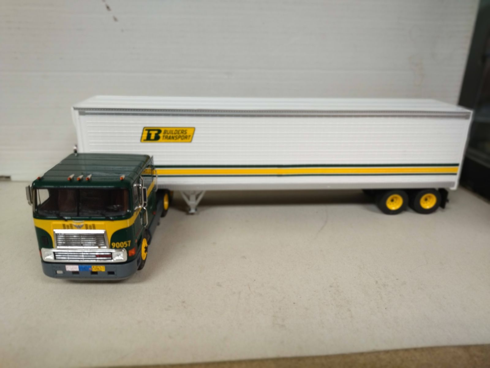 International - Eagle 9800 COE Semi-Remorque 1995 - Modèle Presse - 1/43 - Autos Miniatures International - Eagle 9800 COE Semi-Remorque 1995 - Modèle Presse - 1/43 - Autos Miniatures