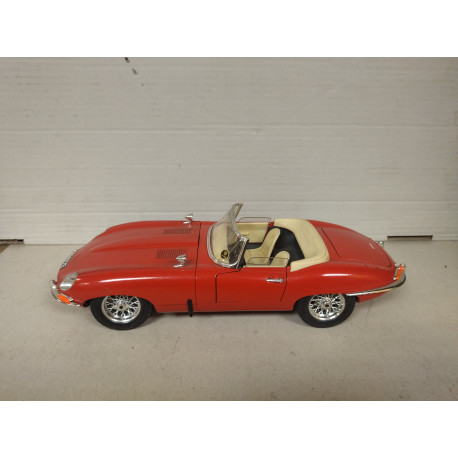 JAGUAR E-TYPE CONVERTIBLE RED 1:18 BBURAGO NO BOX DEFECT/V FOTOS