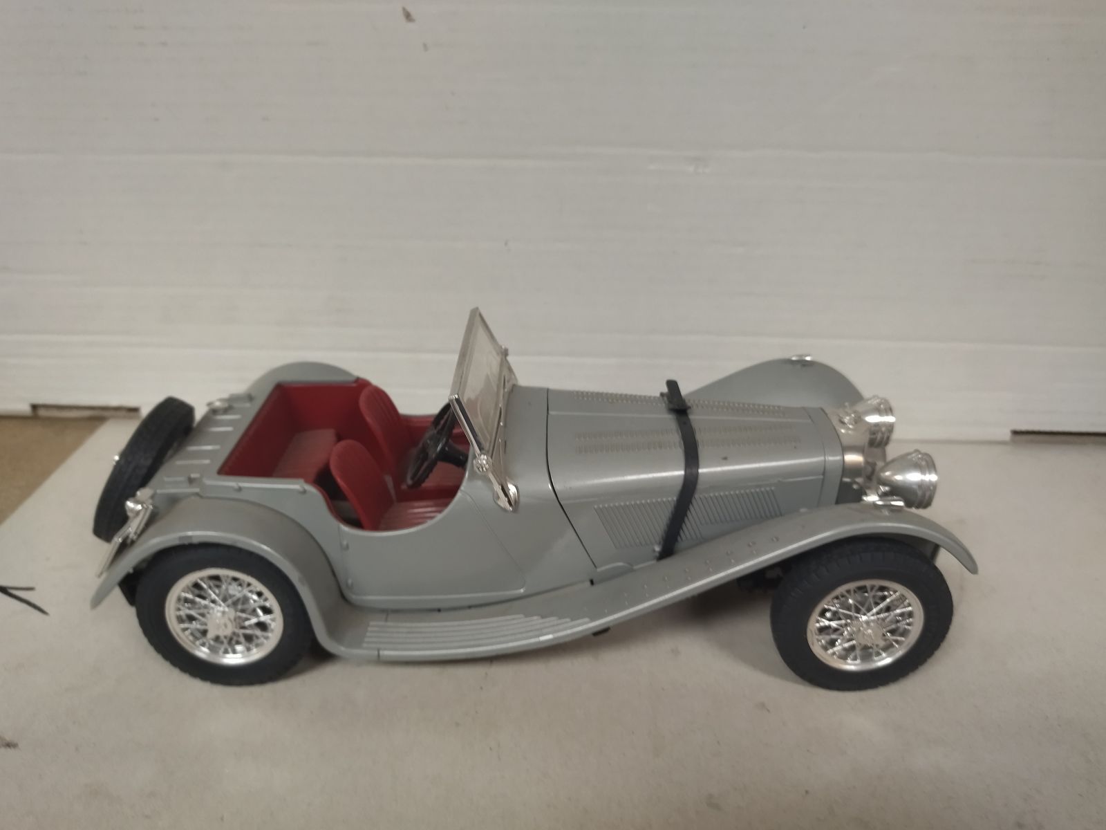 JAGUAR SS 100 1937 GREY 1:18 BBURAGO NO BOX DEFECT/V FOTOS - BCN