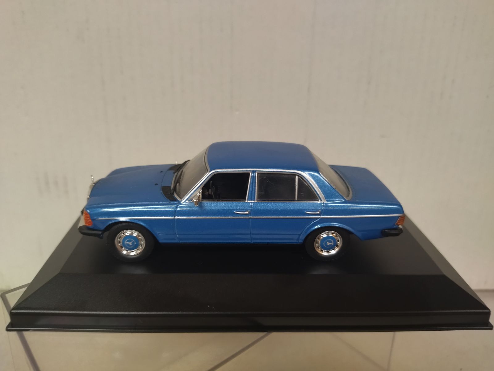 mercedes-benz-w123-200d-1976-