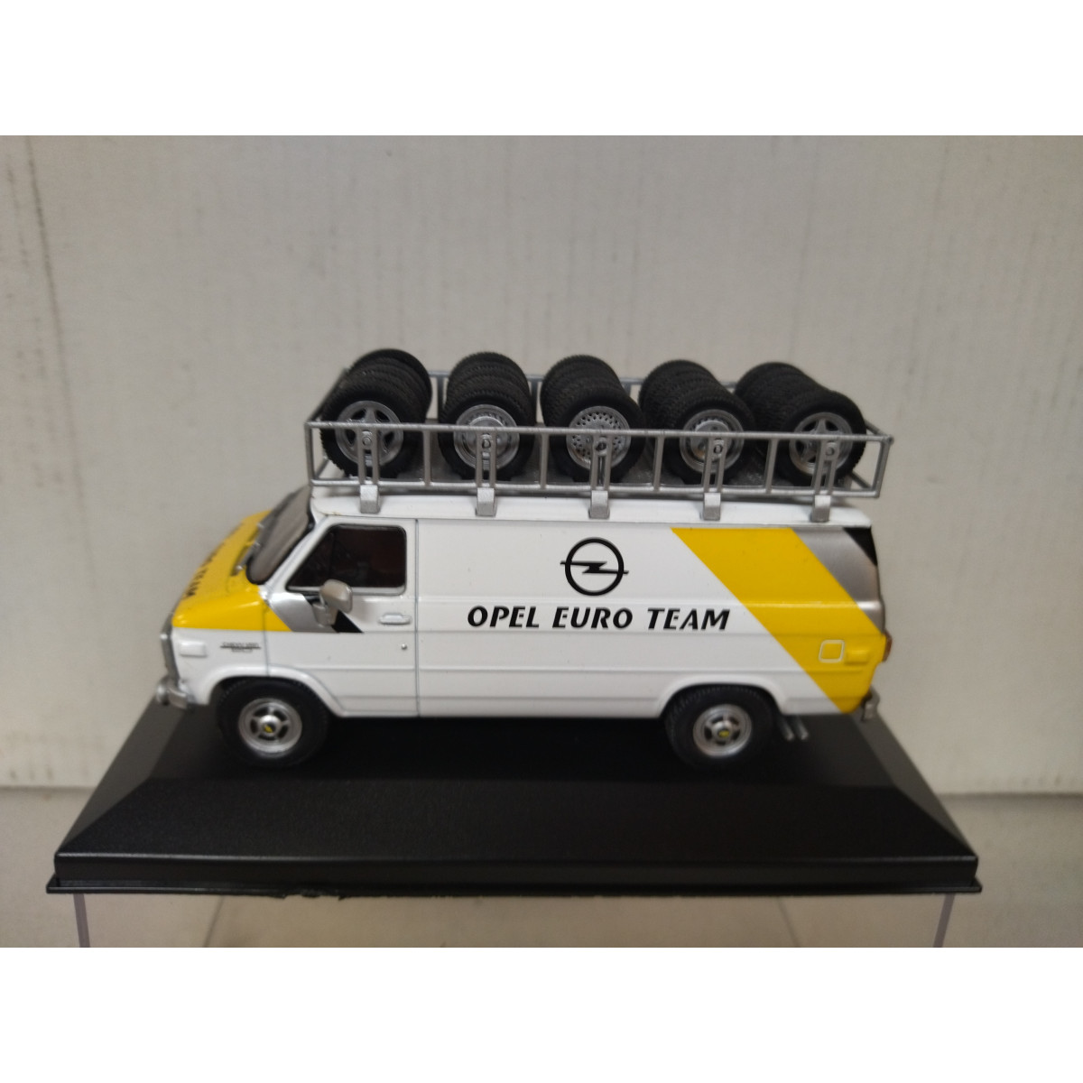 Bedford Blitz Opel Euro Händler Team Rally Assistance Van 1974 1:43 IXORAC382X