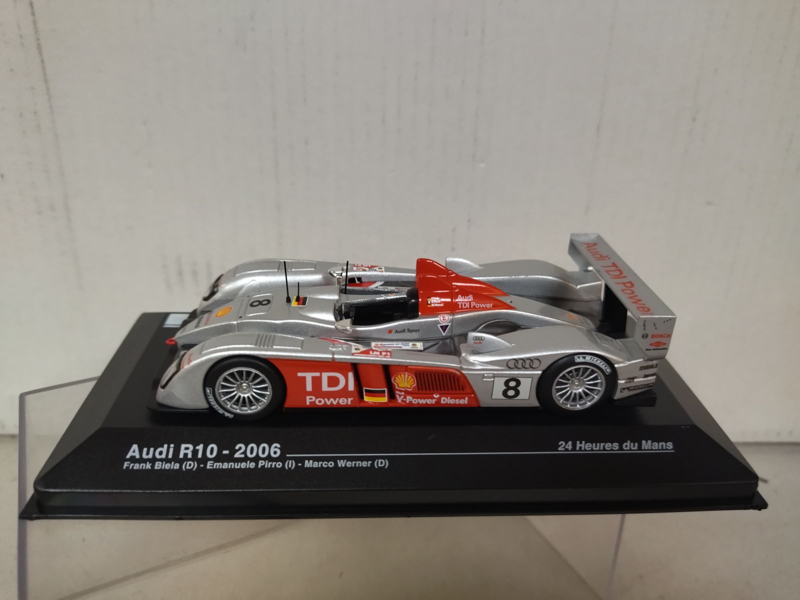 Audi R10 24h Le Mans 2006 LM優勝車　ミニカー Spark 1/24 Audi R10 TDI #8 Le Mans 24h 2006 /スパーク/アウディ ル