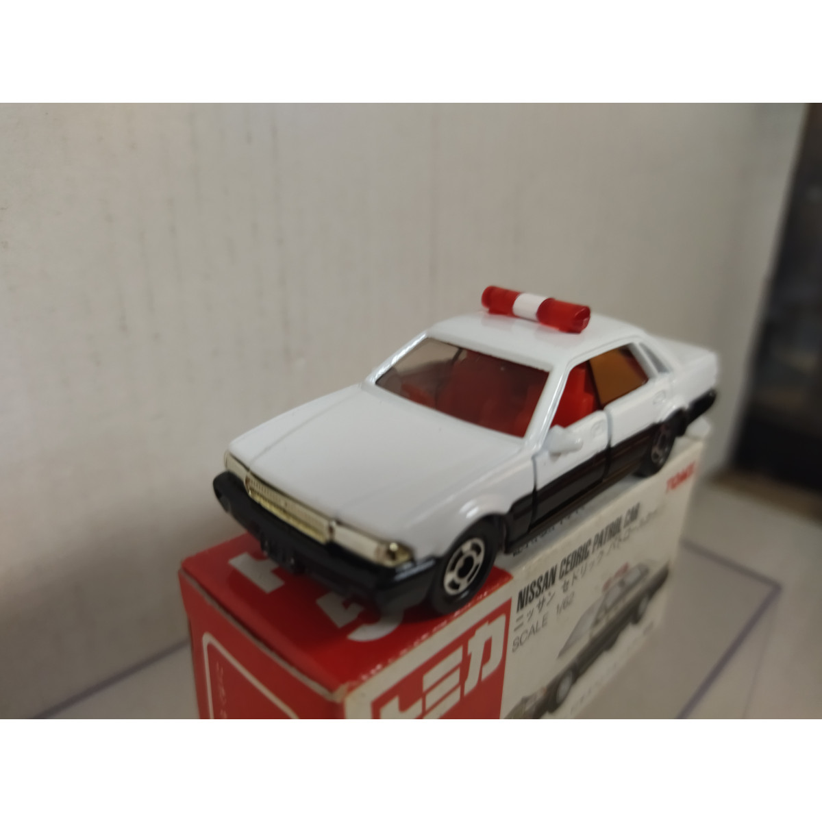 NISSAN CEDRIC PATROL CAR JAPAN POLICE 1:62/apx 1:64 TOMICA 58