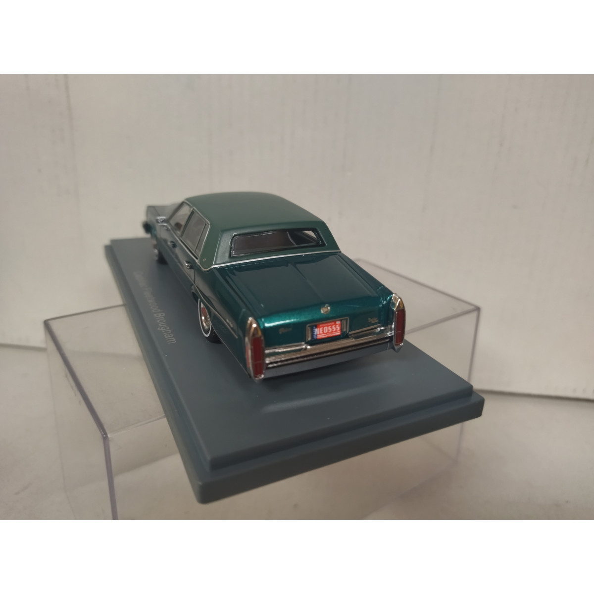 CADILLAC FLEETWOOD BROUGHAM 1980 GREEN MET 1:43 NEO SCALE