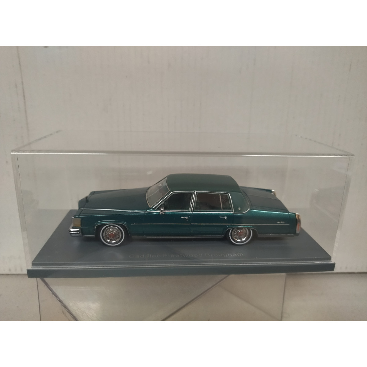 CADILLAC FLEETWOOD BROUGHAM 1980 GREEN MET 1:43 NEO SCALE