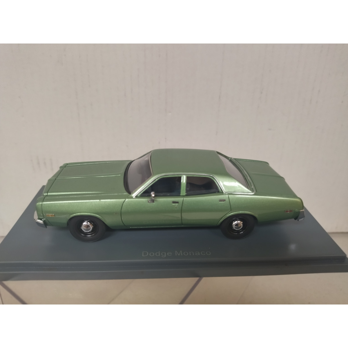 NEO Dodge monaco ダッジ モナコ ミニカー 1／43