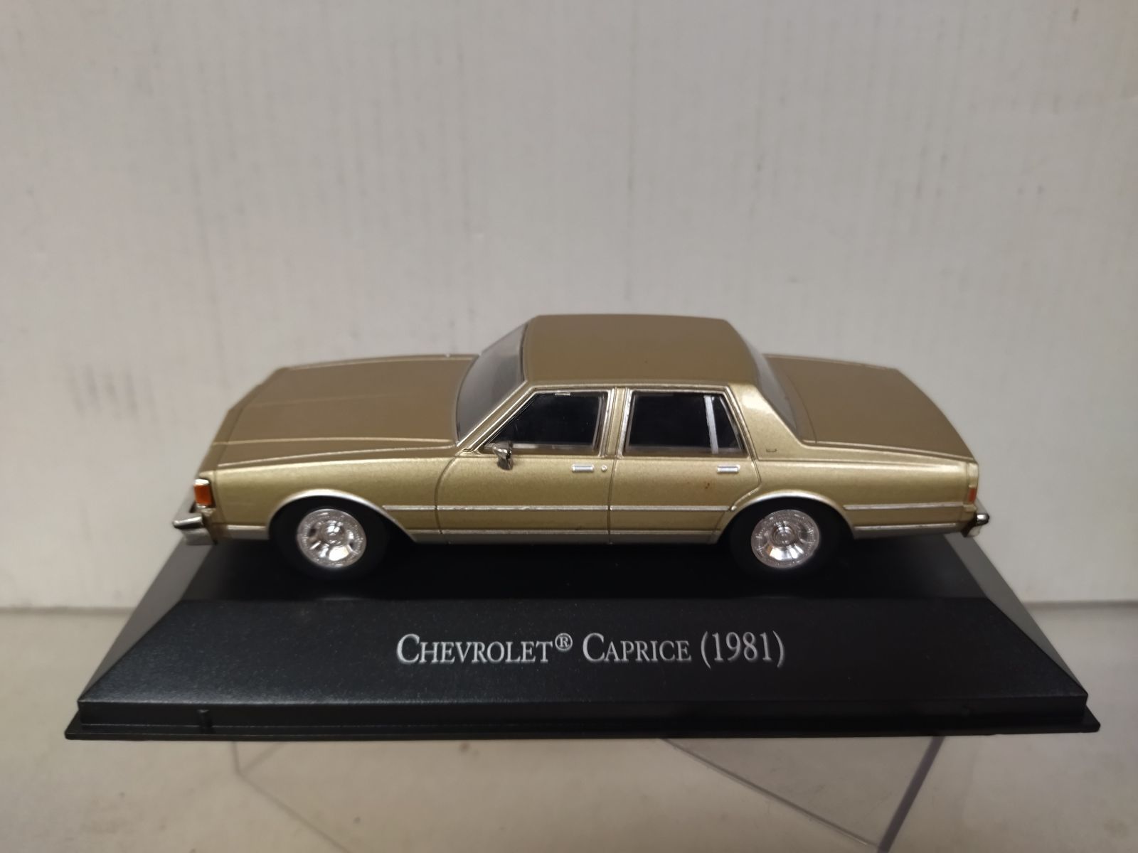 CHEVROLET CAPRICE 1981 MEMORABLES MEXICO 1:43 DeAGOSTINI IXO - BCN