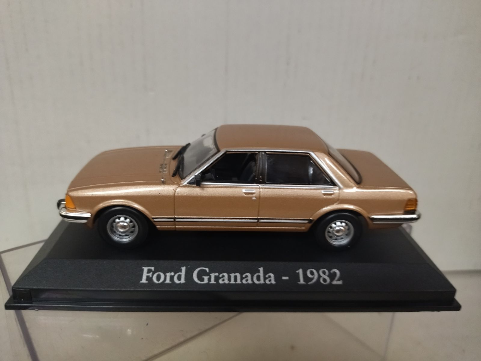 Ford Granada Rallye Assistance (IXO) 1/43e