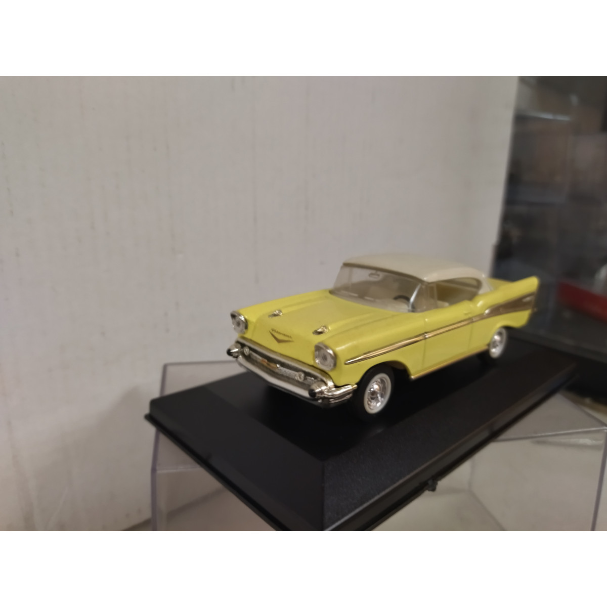 Miniatures montées - Chevrolet Bel Air noir/blanc 1957 1/24 Motormax