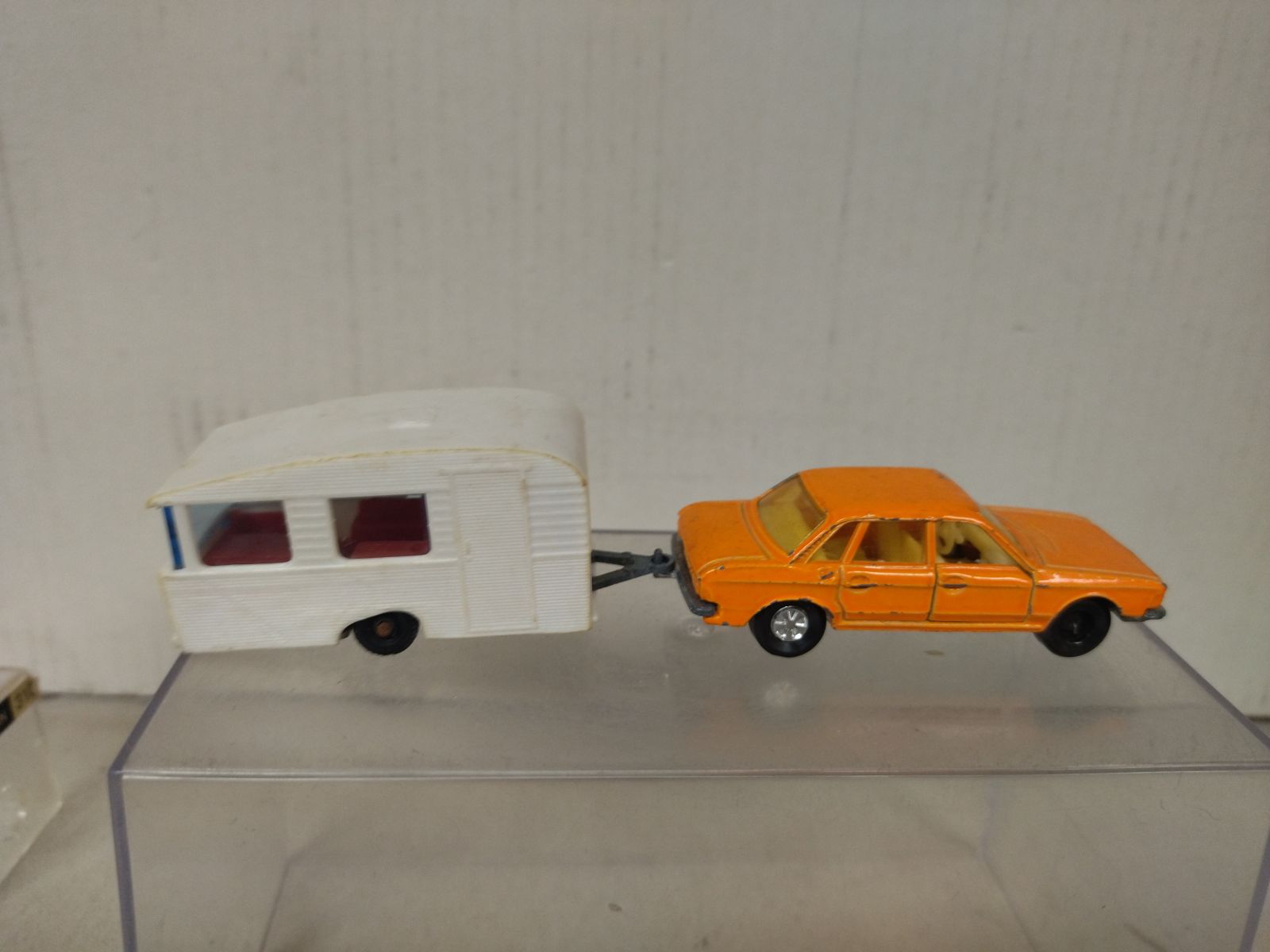 VOLKSWAGEN K70 + CARAVANE STERCKEMAN LOVELY 1:60/apx 1:64