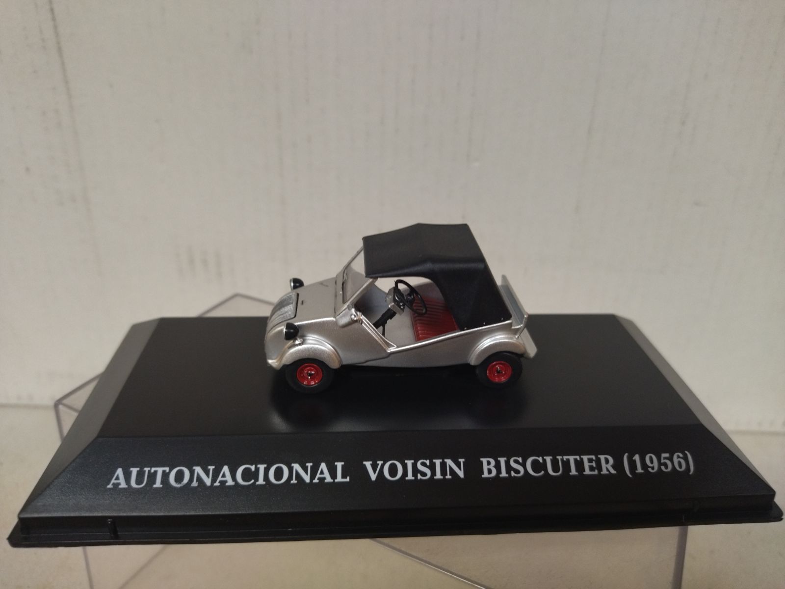 1/43 Voisin Biscuter 1956 幌閉仕様 VOISIN BISCUTER 1956 AUTONACIONAL MICROCARS 1:43 ALTAYA IXO - BCN