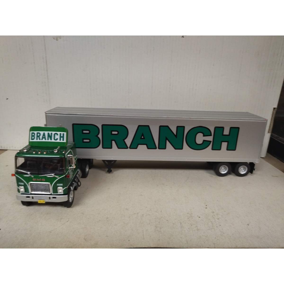 新品 Altaya IXO 1/43 GMC General 1980 AMERICAN TRUCKS 劇中車
